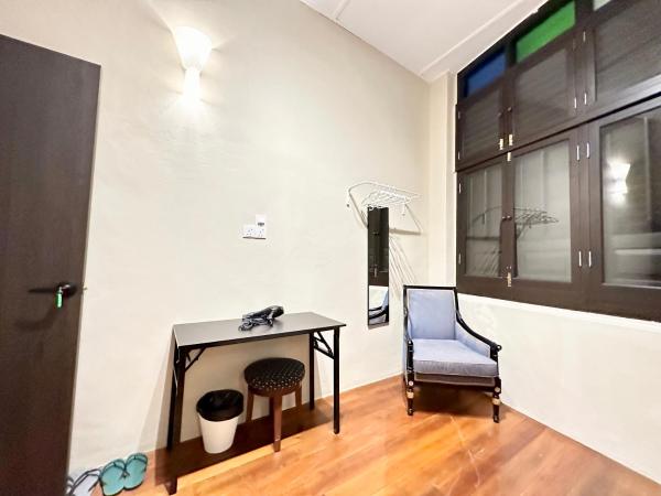 Madras Inn 58-1 : photo 9 de la chambre chambre lits jumeaux standard avec salle de bains commune