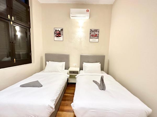 Madras Inn 58-1 : photo 8 de la chambre chambre lits jumeaux standard avec salle de bains commune