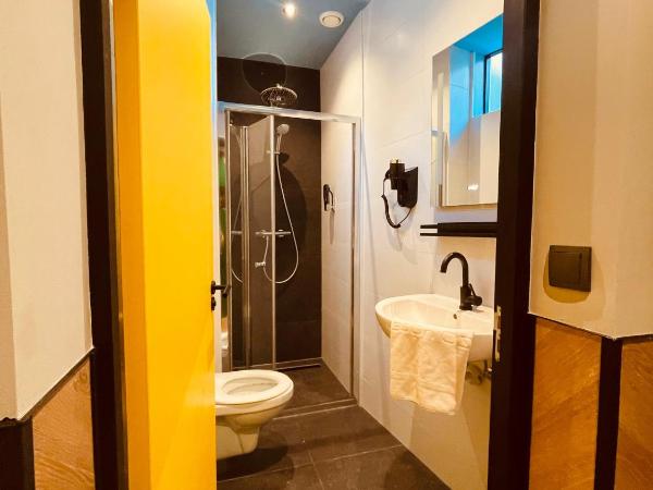 Heart of Amsterdam Hostel : photo 8 de la chambre chambre triple