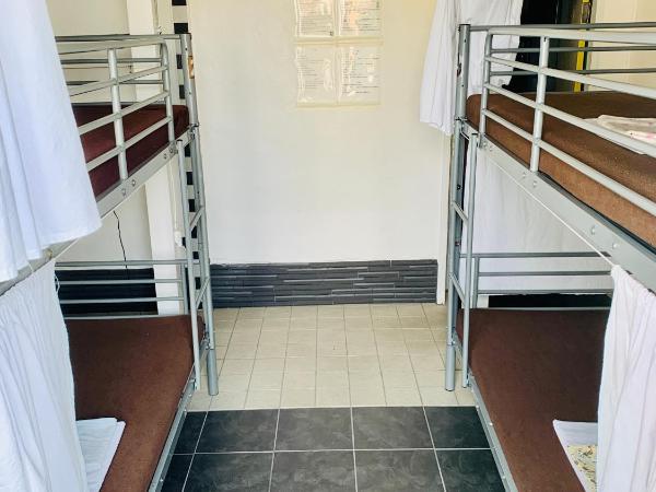 Otohaya Guesthouse : photo 4 de la chambre chambre quadruple avec salle de bains commune
