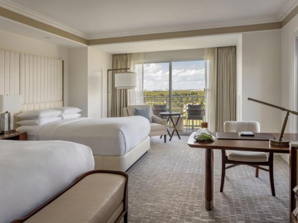 The Ritz-Carlton Orlando, Grande Lakes : photo 1 de la chambre club lounge access, 2 queen beds, lakefront view, pool view, guest room
