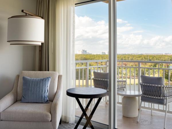 The Ritz-Carlton Orlando, Grande Lakes : photo 2 de la chambre 1 king bed, lake view, guest room