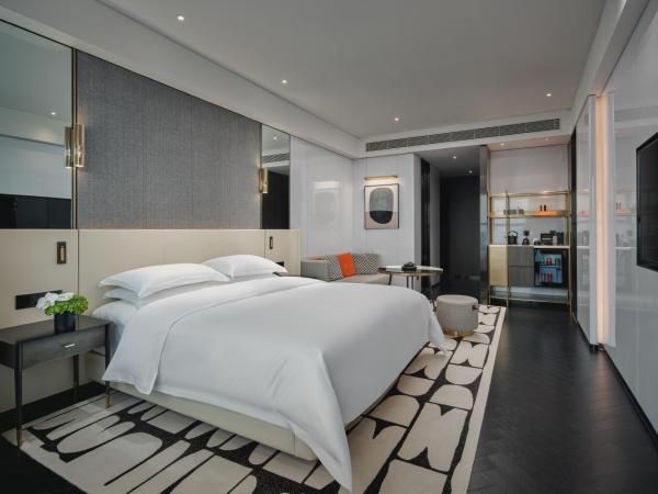 The Langbo Chengdu, in The Unbound Collection by Hyatt : photo 4 de la chambre 1king bed