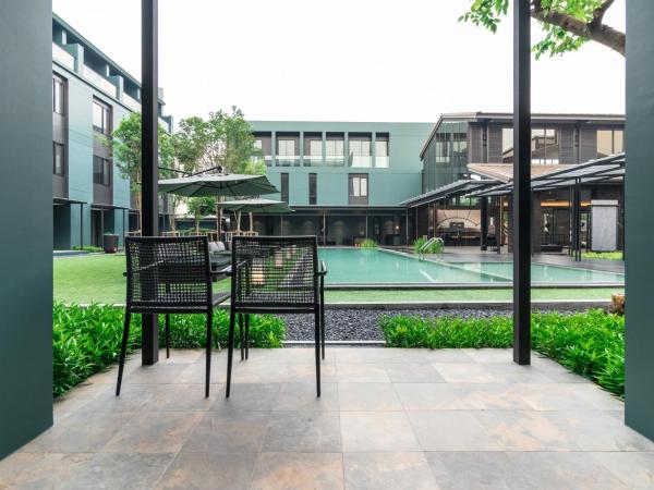 Theatre Residence : photo 4 de la chambre lakorn poolside