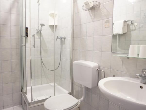 Hotel Pension Lumes - Self Check In : photo 5 de la chambre chambre double