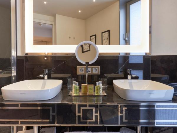 DoubleTree By Hilton A Coruña : photo 1 de la chambre chambre lit king-size