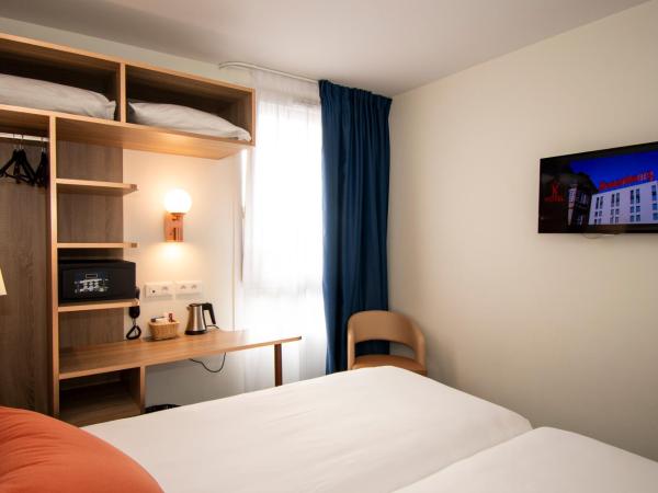 K Hotel : photo 3 de la chambre chambre lits jumeaux standard