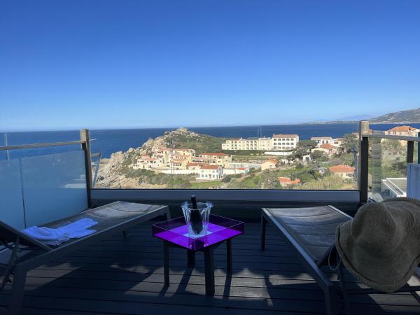 Hotel Revellata & Spa : photo 5 de la chambre l+ sup • chambre double ou lits jumeaux - terrasse avec vue sur mer