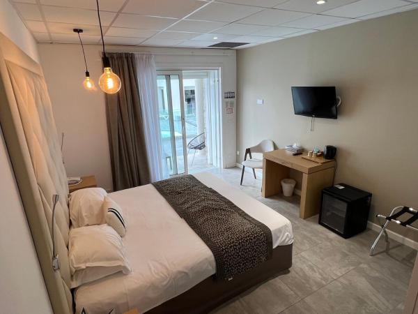 Hotel Revellata & Spa : photo 1 de la chambre m – chambre double ou lits jumeaux – côté piscine