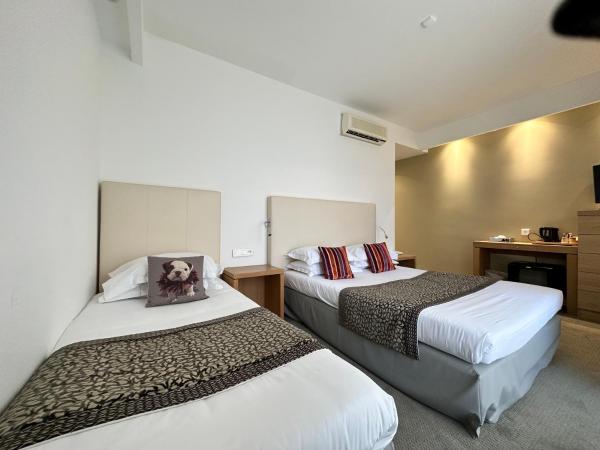 Hotel Revellata & Spa : photo 1 de la chambre xl – chambre triple avec balcon