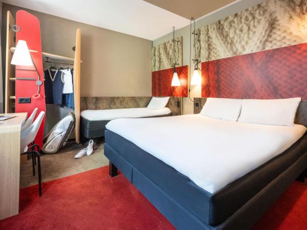 ibis Genève Centre Gare : photo 8 de la chambre chambre supérieure non-fumeurs avec 1 lit double et 1 lit simple