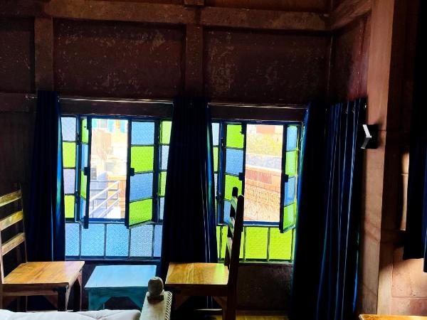 Geel Heritage - A Restored Haveli : photo 8 de la chambre chambre double ou lits jumeaux deluxe - vue sur ville