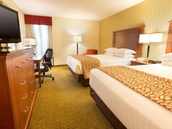 Drury Inn & Suites Charlotte University Place : photo 1 de la chambre chambre deluxe avec 2 lits queen-size
