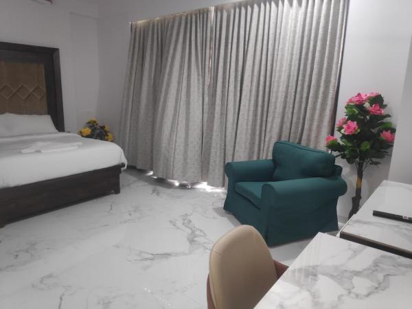 Premium Apartment in Hiranandani Powai by Maxxvalue - Chitranjan : photo 3 de la chambre suite lit king-size