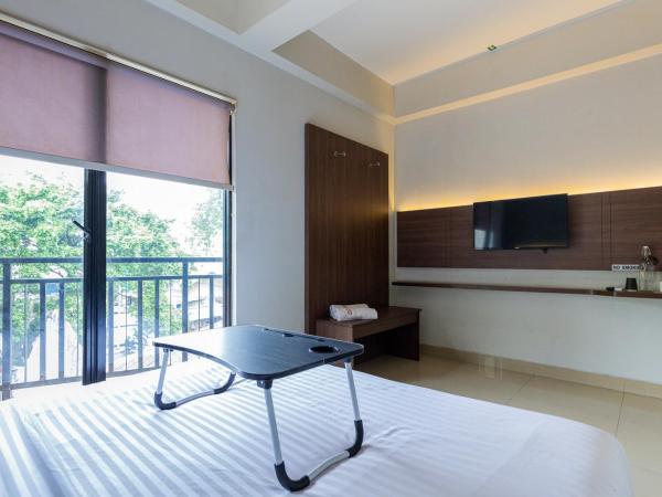 Urbanview Hotel Slipi Inn Palmerah : photo 4 de la chambre chambre double supérieure