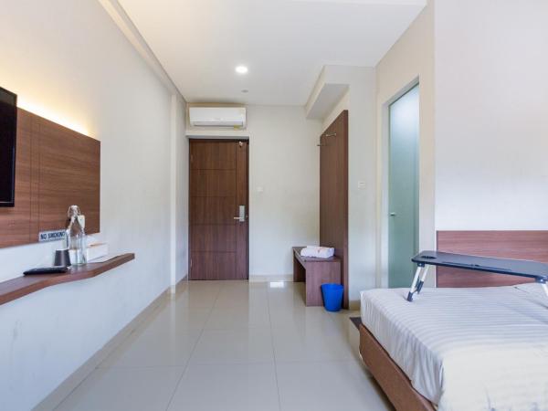 Urbanview Hotel Slipi Inn Palmerah : photo 2 de la chambre chambre lits jumeaux supérieure