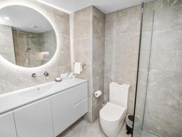 Bay Royal Apartments : photo 7 de la chambre superior two-bedroom apartment with courtyard - ground floor (apt 5)