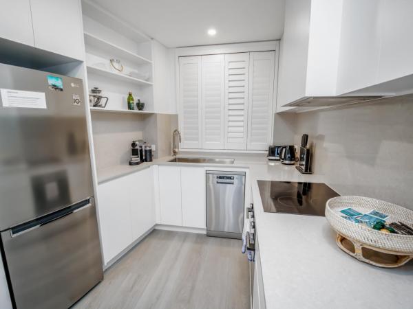 Bay Royal Apartments : photo 4 de la chambre superior two-bedroom apartment with courtyard - ground floor (apt 5)