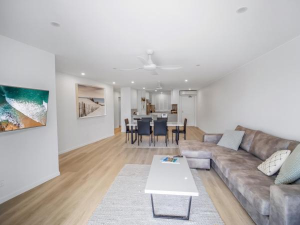 Bay Royal Apartments : photo 2 de la chambre superior two-bedroom apartment with courtyard - ground floor (apt 5)