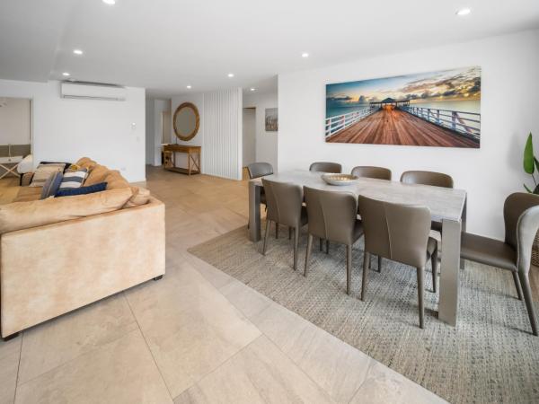 Bay Royal Apartments : photo 6 de la chambre premium four-bedroom apartment with beach view (apt 9)