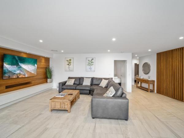 Bay Royal Apartments : photo 8 de la chambre premium three-bedroom apartment with ocean view (apt 14)