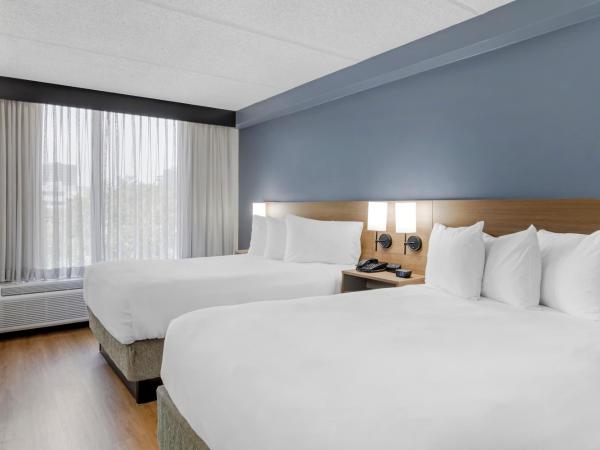 Hyatt Place Houston-North : photo 8 de la chambre chambre avec 2 lits doubles et canapé-lit