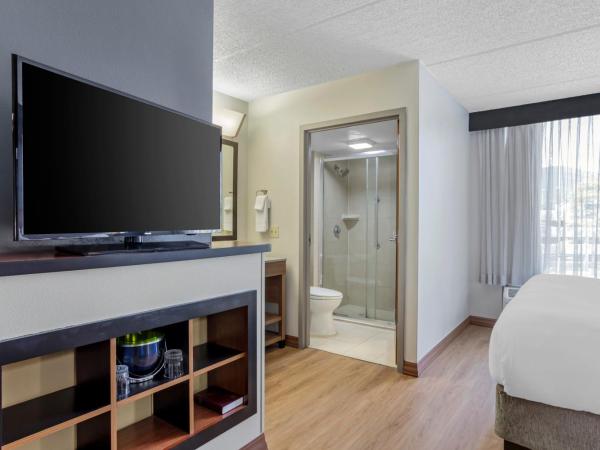 Hyatt Place Houston-North : photo 6 de la chambre chambre lit king-size avec canapé-lit - Étage supérieur