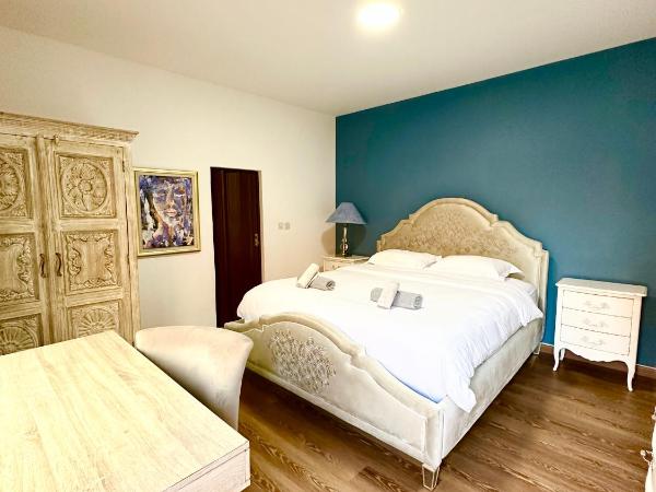 DARÏ : photo 2 de la chambre chambre double - vue sur piscine