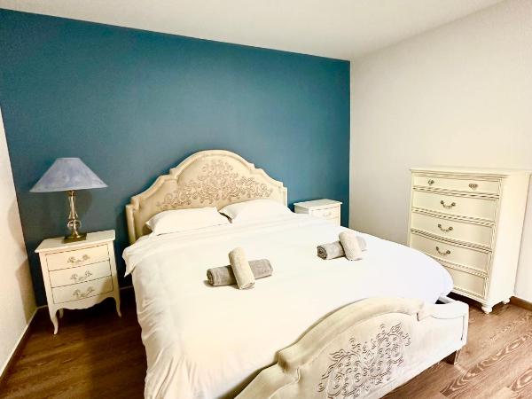 DARÏ : photo 3 de la chambre chambre double - vue sur piscine