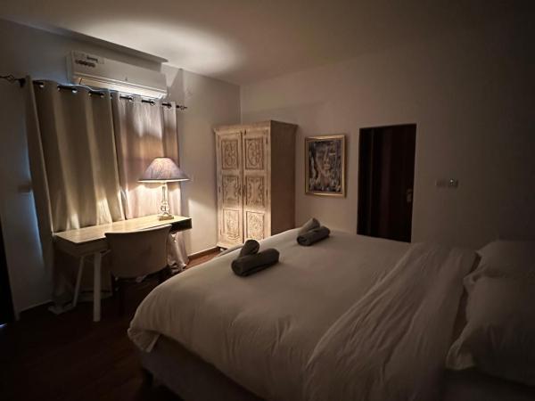 DARÏ : photo 5 de la chambre chambre double - vue sur piscine