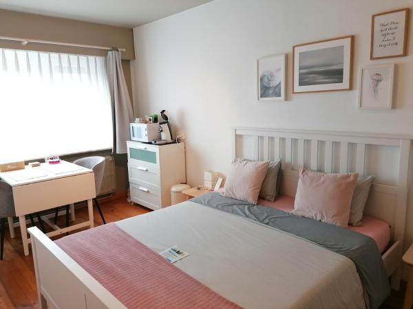 Sea-Me Ostend : photo 2 de la chambre chambre double avec salle de bains privative séparée
