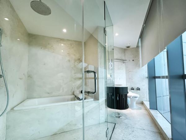 DoubleTree by Hilton Surabaya : photo 3 de la chambre king loft duplex suite