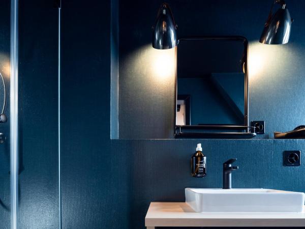 The Lubo - self check-in : photo 3 de la chambre chambre double Économique avec salle de bains privative au même Étage