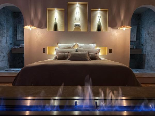 Mas Escala Suites & Spa : photo 1 de la chambre chambre double avec baignoire spa