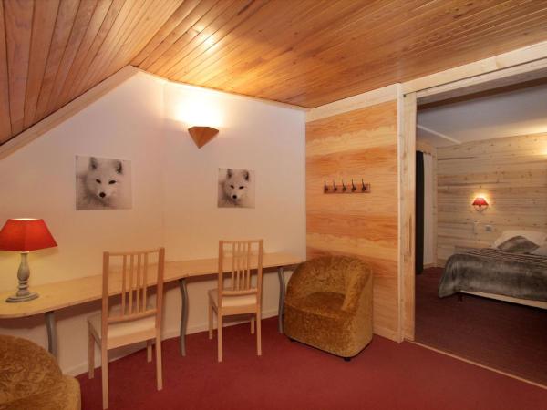 Hotel Adret : photo 3 de la chambre chambre familiale avec balcon (2 adultes + 2 enfants)