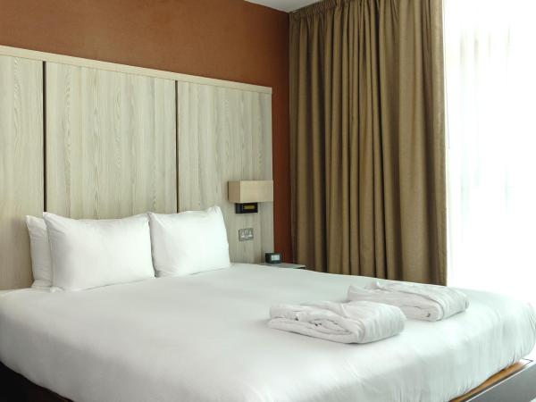 DoubleTree By Hilton London Excel : photo 9 de la chambre chambre lit queen-size de luxe avec vue