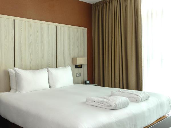 DoubleTree By Hilton London Excel : photo 8 de la chambre chambre lit queen-size de luxe avec vue