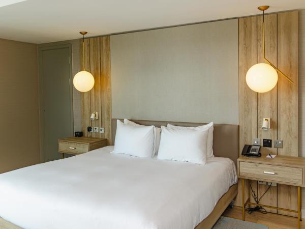 DoubleTree By Hilton London Excel : photo 1 de la chambre suite 1 chambre lit king-size – vue sur ville 