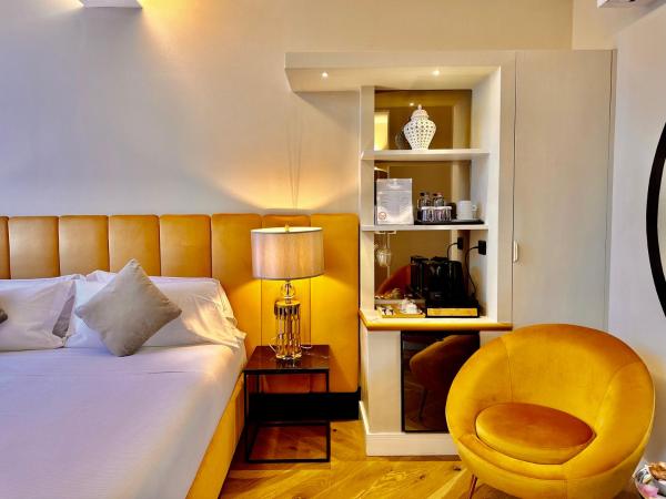 Renascentia in Florence - Adults Only : photo 7 de la chambre suite lit king-size avec baignoire spa