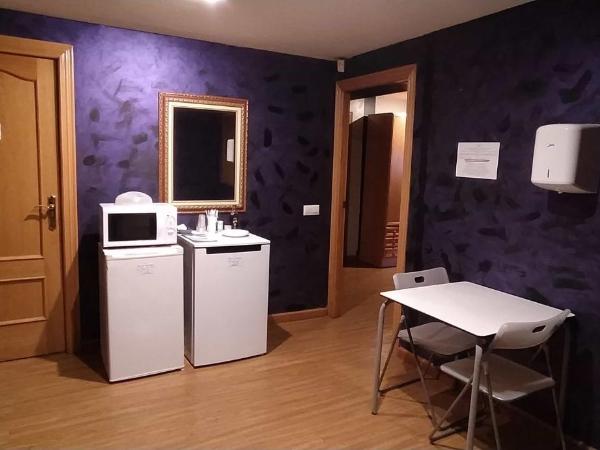 Hostal Happystay : photo 1 de la chambre chambre quadruple avec salle de bains privative