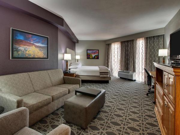 Drury Inn & Suites Albuquerque North : photo 3 de la chambre chambre lit king-size deluxe avec canapé-lit