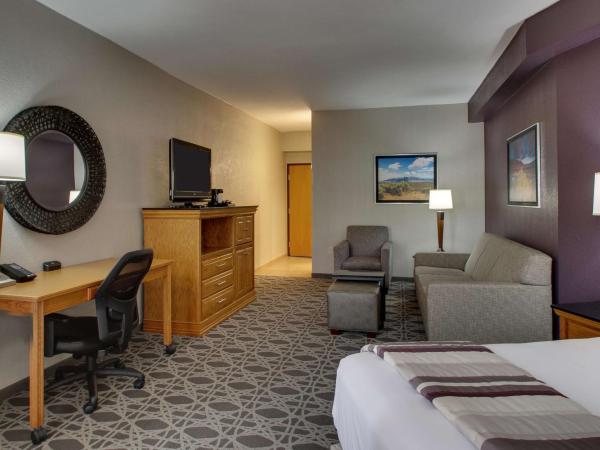 Drury Inn & Suites Albuquerque North : photo 6 de la chambre chambre lit king-size deluxe avec canapé-lit