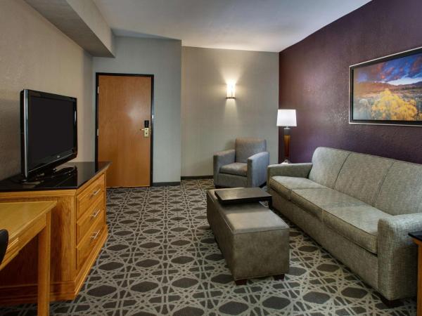 Drury Inn & Suites Albuquerque North : photo 4 de la chambre suite avec 2 lits queen-size et 1 canapé-lit