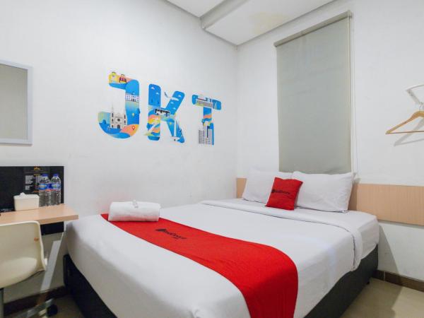 RedDoorz Plus Syariah near Mall Pondok Indah : photo 5 de la chambre chambre double
