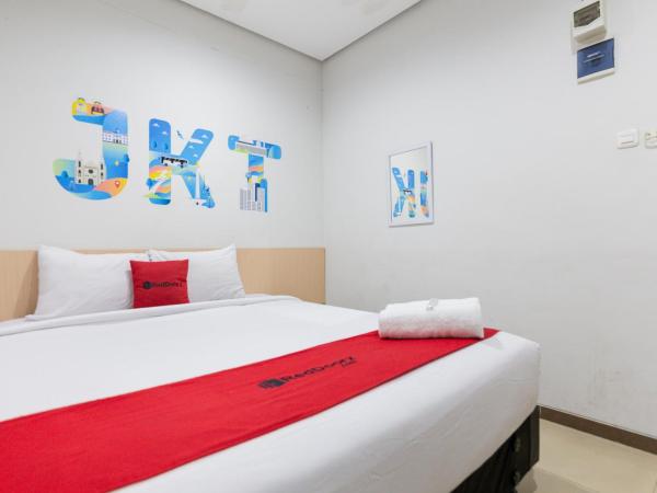 RedDoorz Plus Syariah near Mall Pondok Indah : photo 2 de la chambre chambre double