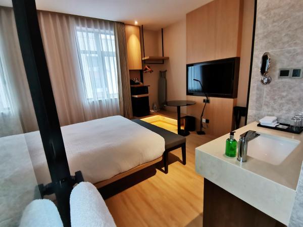 Fairfield by Marriott Shanghai Pudong Central : photo 2 de la chambre standard guest room with 1 queen bed, city view