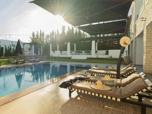 Cavanna Lodge : photo 6 de la chambre chambre double - vue sur piscine