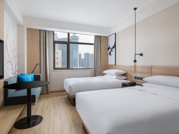 Fairfield by Marriott Shanghai Pudong Central : photo 1 de la chambre business guest room with 2 twin/single bed(s), city view