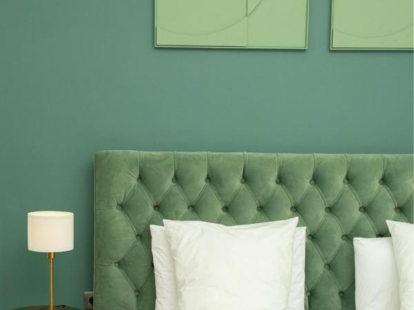 Cavanna Lodge : photo 2 de la chambre chambre double - vue sur piscine