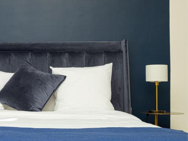 Cavanna Lodge : photo 2 de la chambre chambre double - vue sur piscine